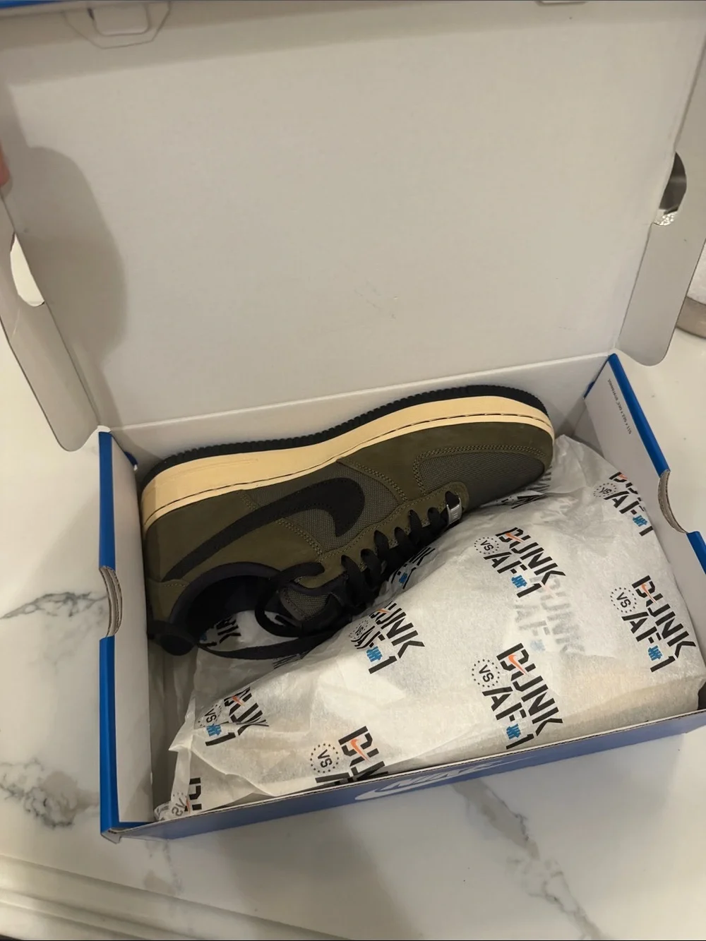 Nike Olive & Black Low-Top Sneakers with Cream Midsole